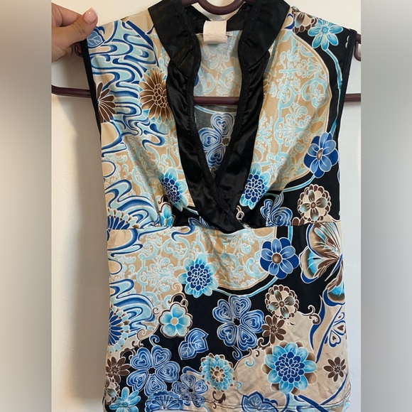 u.s.a Tops - Floral Blue & Beige V-Neck